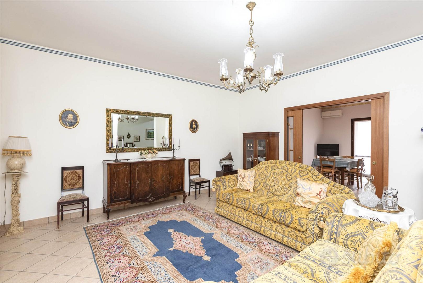 Casa – Riposto, Archi - Altro