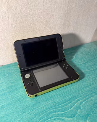 Nintendo 3DS XL con accessori