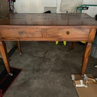 Mobili in noce massello credenza  tavolo comodino