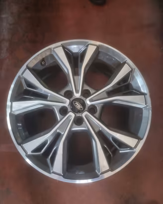 Cerchi in lega da 18 "  Ford originali
