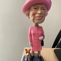 Statuina regina Elisabetta