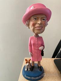 Statuina regina Elisabetta