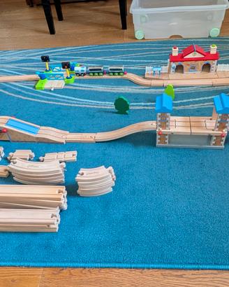 Trenino in legno giocattolo