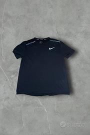 Mqglia tecnica nike