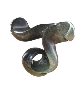 Scultura astratta shona in pietra serpentina verde