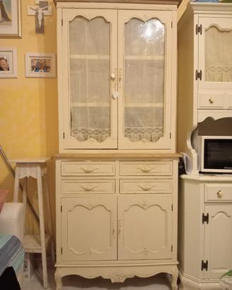 credenza stile shabby chic o provenzale
