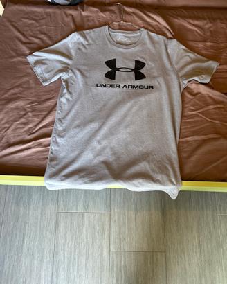T shirt under armour