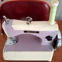 Macchina da cucire giocattolo Necchi anni 70 