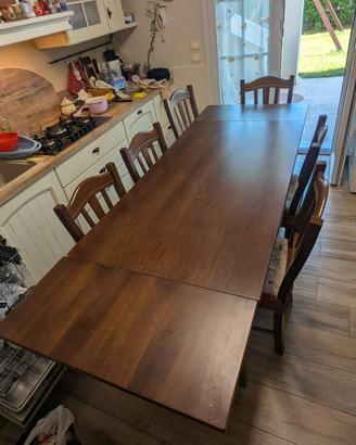 Tavolo in legno massiccio estensibile