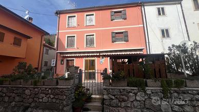 Casa di testa con scoperto abitabile subito