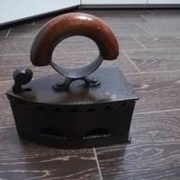 Ferro da stiro antico