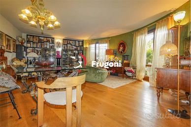 ELEGANTE APPARTAMENTO A SALO', 6 LOCALI CON 4 POST