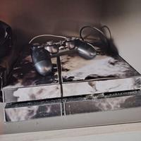 ps4 con un controller e giochi 