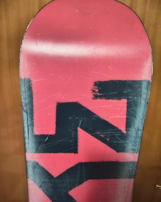 tavola snowboard con attacchi Drake