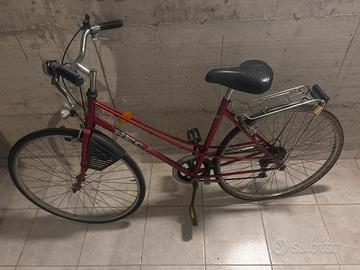 Bici da passeggio donna rossa (con cambio)