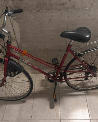 Bici da passeggio donna rossa (con cambio)