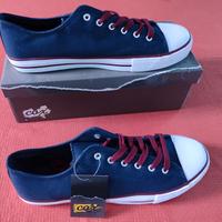 scarpe di tela nuove