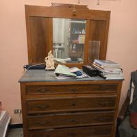 Cassettiera antica con specchio