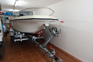 barca a motore
