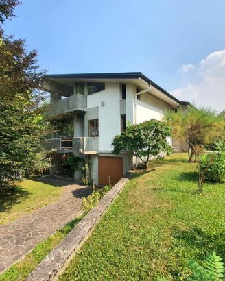 AMPIA VILLA INDIPENDENTE CON GIARDINO FR. ILLEGIO