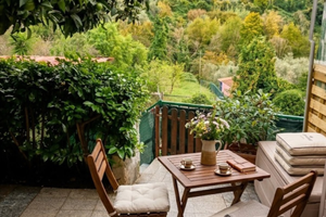 Terratetto con terreno recintato e posti auto