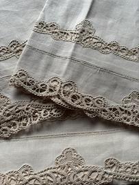 Lenzuolo matrimoniale ricamato