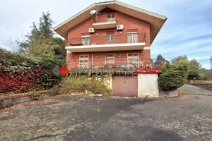 Nicolosi pressi Pineta Villa Singola con Giardino