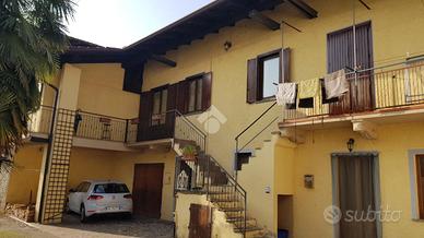 CASA SEMINDIPENDENTE A VARALLO POMBIA