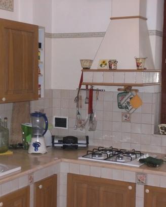 Cucina legno e top marmo Rosa Portogallo