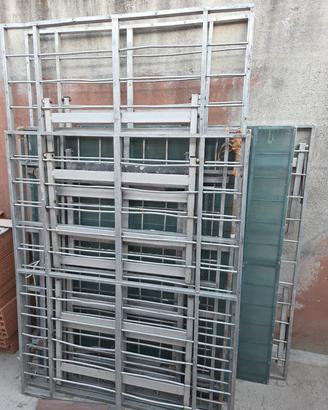 banchi da lavoro e ombrelloni da mercato 