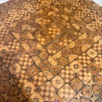 Tavolo d'epoca unico originale intarsiato