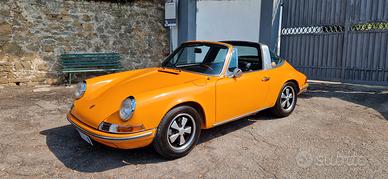 Porsche 911 T 2.2 Targa Signal Orange 