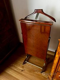 Appendi abiti vintage