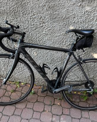 Bici da corsa Scott R1 in carbonio revisionata