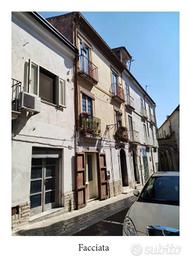 Casa indipendente di 120 m² con più di 5 locali a 