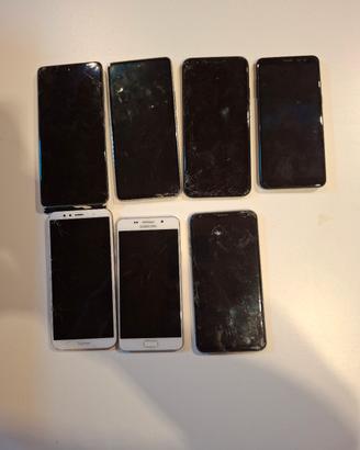 Cellulari rotti per pezzi di ricambio