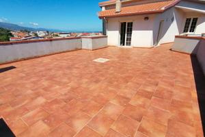 Ampio appartamento su due livelli AC/99