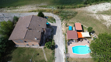 Casa indipendente con piscina