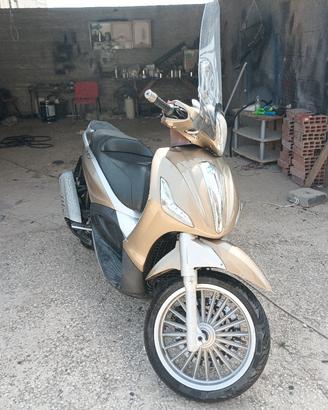 Beverly 300