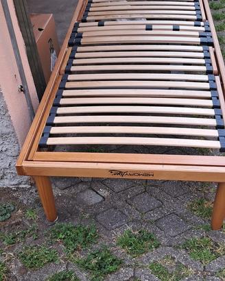 Letto con alzata meccanica