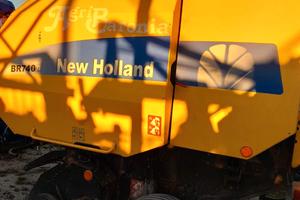 ROTOPRESSA NEW HOLLAND BR 740