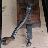 antico macinino per spezie...