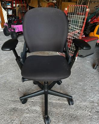Sedia per ufficio regolabile