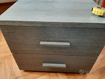 Comodino grigio camera da letto