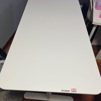 Scrivania IKEA colore bianco 160x80 regolabile