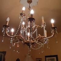 Lampadario in bronzo con brindoli in cristallo.