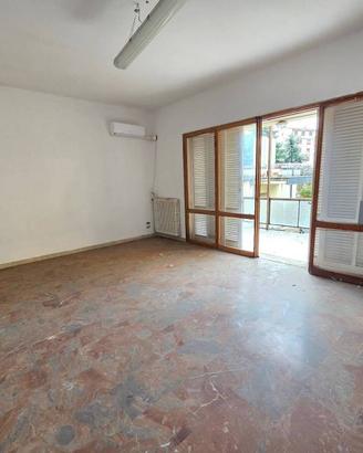 Appartamento di 481 m² con più di 5 locali e box a
