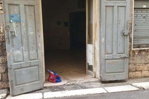 LOCALE AL PIANO STRADA IN CENTRO