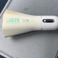 Adattatore di alimentazione con due porte USB