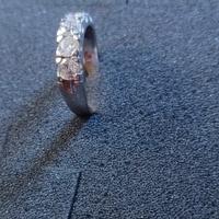Anello con diamanti 